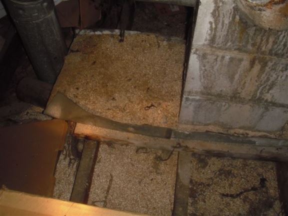 There is potentially hazardous vermiculite insulation in this attic – could contain asbestos.